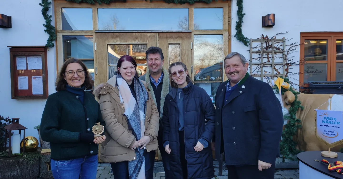 1. Platz: Roland Meier mit Team (u.a. Maria Grasser, Bezirksrätin Erding)