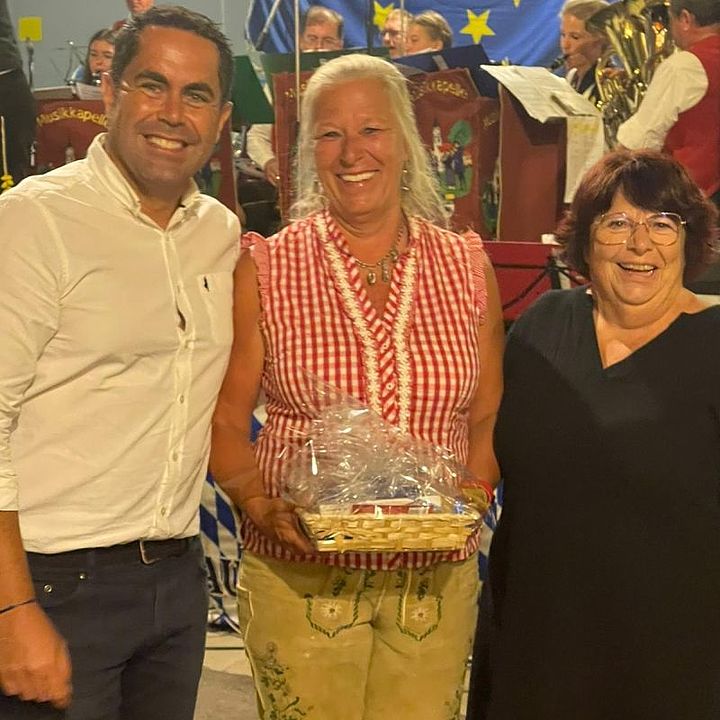 Geschenkübergabe